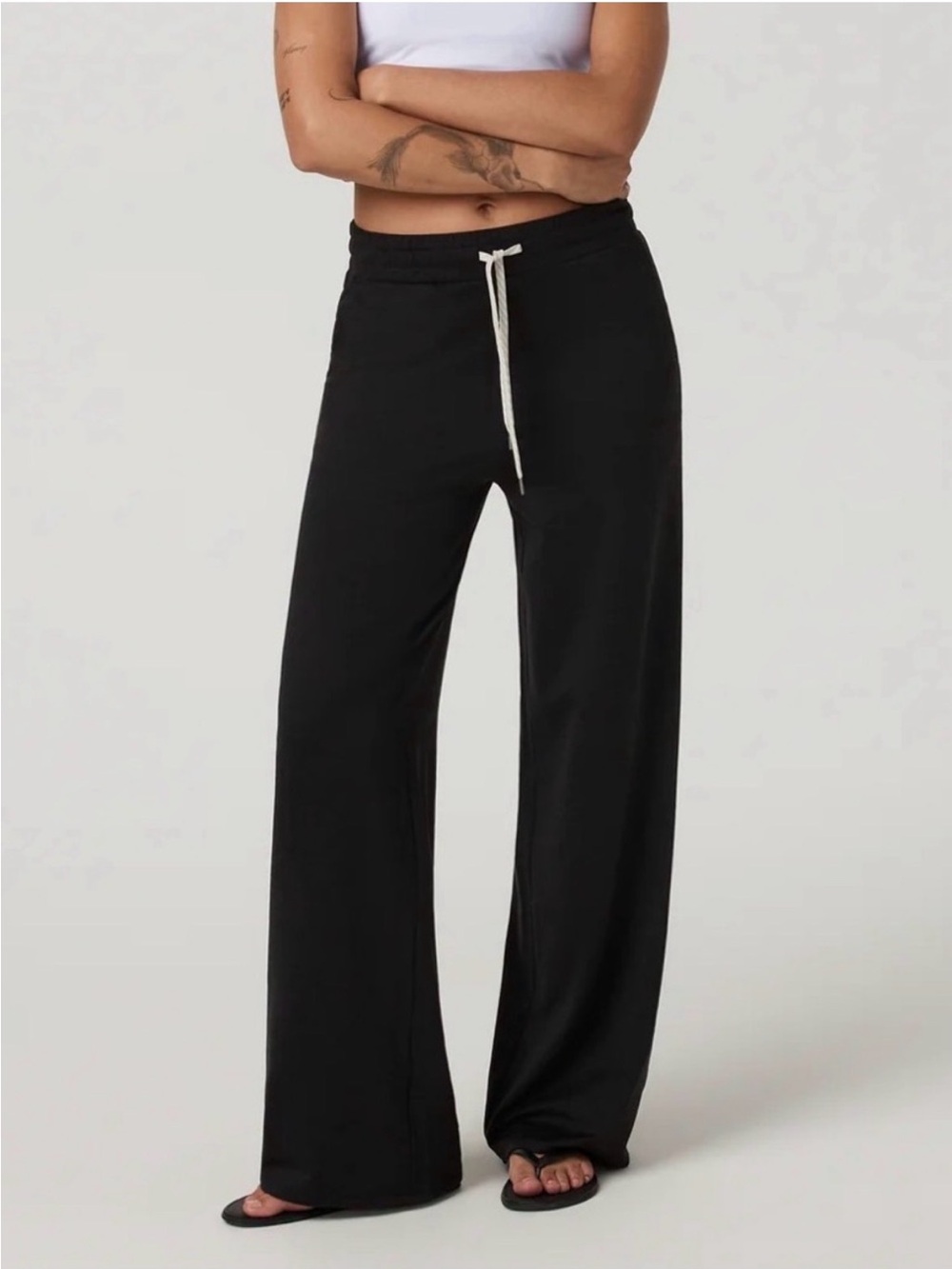 Vuori Halo Essential Wide-Leg Pants in Black Heather Size Large